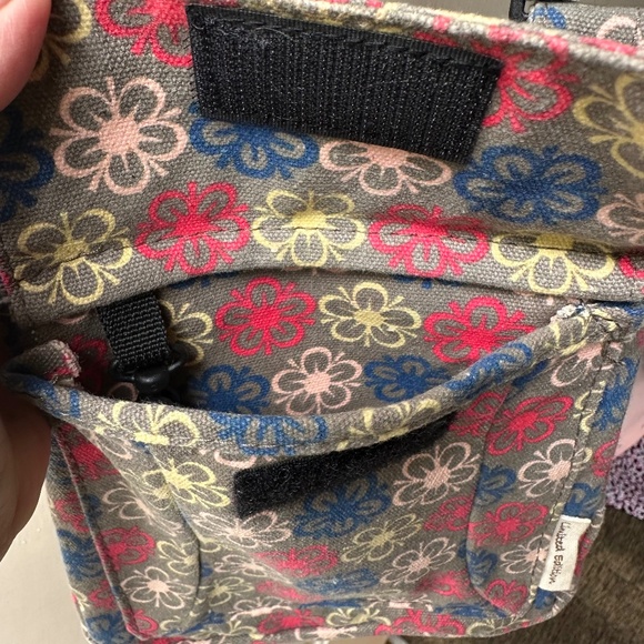 Kavu Canvas Small crossbody. Flower Print. Limited Edition. - Picture 12 of 14